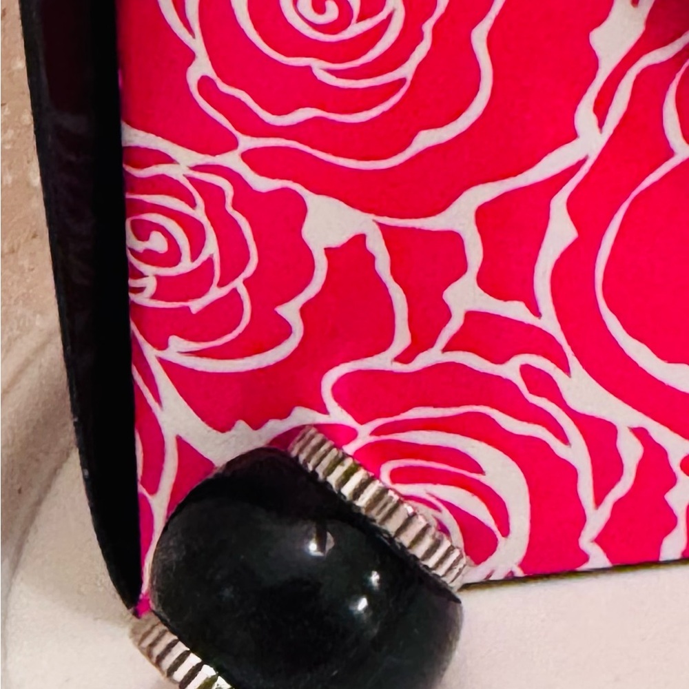❤️Brighton Black Glass with Silver Charm
